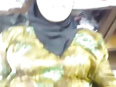 Жена, докато Магазинът е отворен